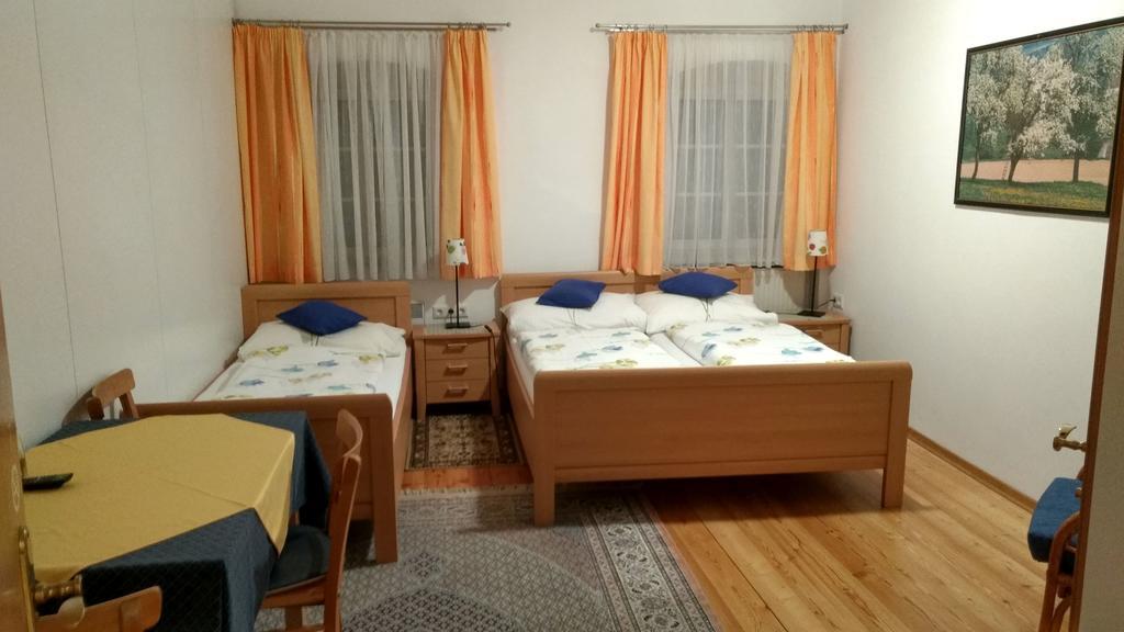 Hotel - Landgasthof Winklehner Sankt Pantaleon  Экстерьер фото